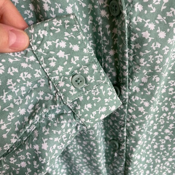 BeachLunchLounge Button Down Shirt Blouse Seafoam Green White Women Medium FLAW - Picture 7 of 13